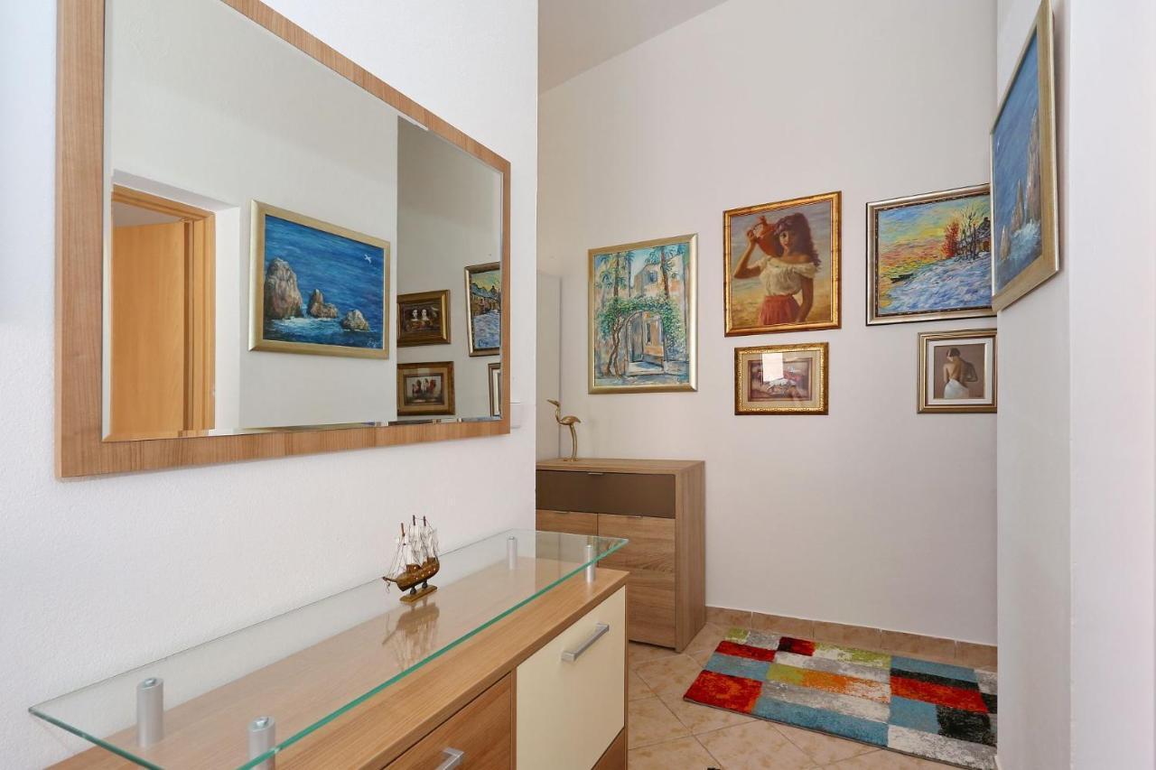 Ivan Apartment Vir