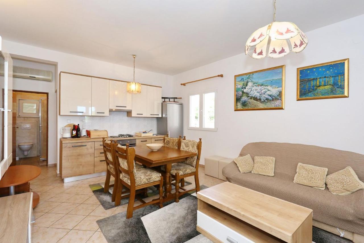 Ivan Apartment *