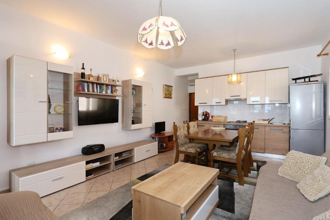 Ivan Apartment *