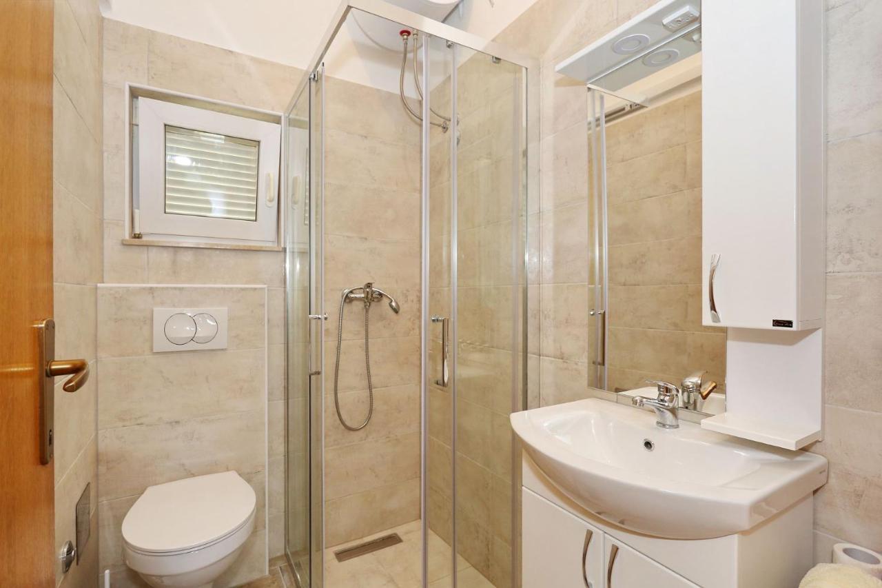 Ivan Apartment Vir