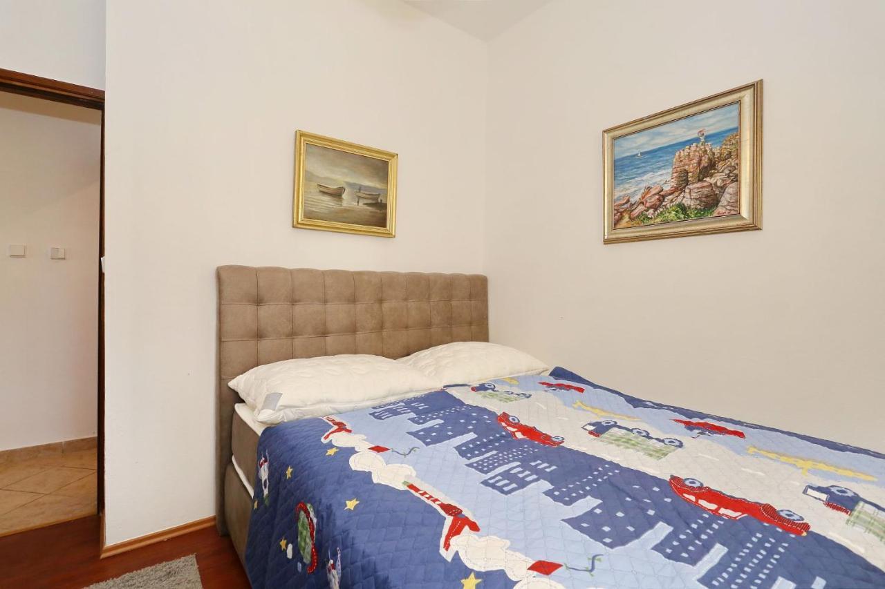 Ivan Apartment Vir